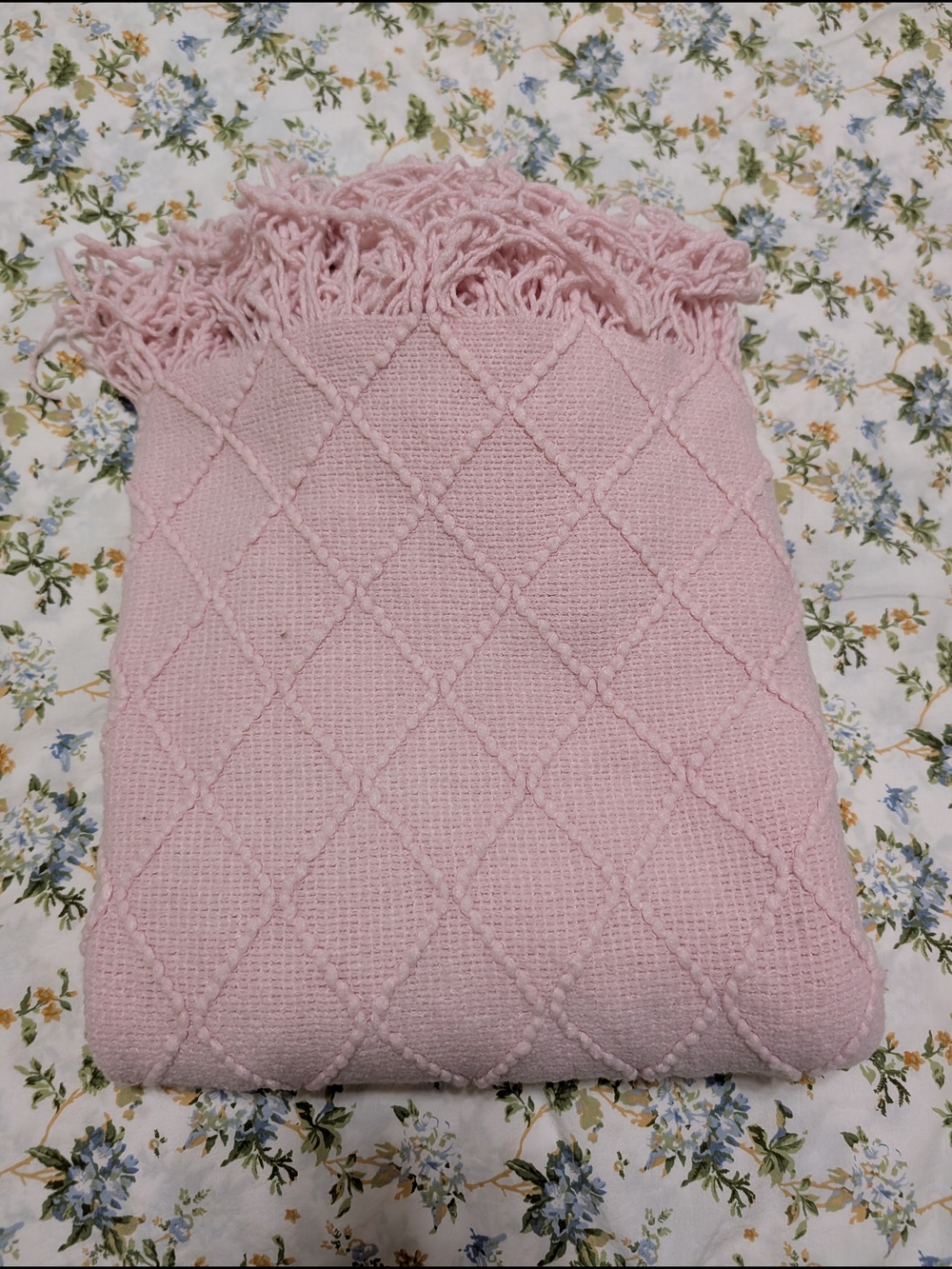 Soft Pink Diamond-Pattern Woven Throw Blanket